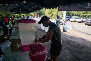 BIB: 
                            <button type="button" onclick="openModal(28153941)" class="btn btn-primary btn-sm float-right btn-popup" data-toggle="modal" data-target=".modal-high-quality">
                        <i class="fas fa-shopping-cart"></i> Add to Cart
                    </button>
                                            <button type="button" onclick="isThisMe(28153941, true)" class="btn btn-success btn-sm float-right btn-popup btn-isme hidden" data-toggle="tooltip" data-placement="bottom" title="นี่คือรูปของคุณใช่ไหม คลิกที่นี่เพื่อเอาเข้าอัลบั้ม">
                        <i class="fas fa-plus"></i> Add to album
                    </button>
                    <button type="button" onclick="isThisMe(28153941, false)" class="btn btn-warning btn-sm float-right btn-popup btn-isnotme hidden">
                        <i class="fas fa-ban"></i> Remove from album
                    </button>